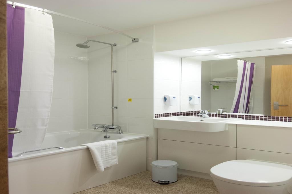 Premier Inn Glenrothes Bagian luar foto