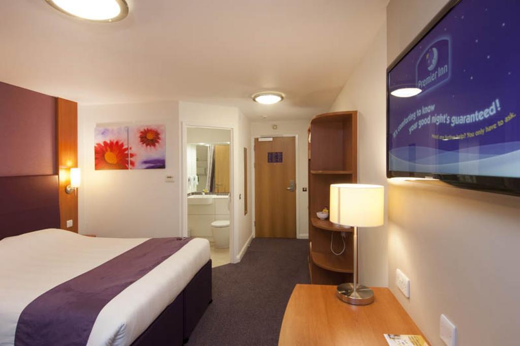 Premier Inn Glenrothes Bagian luar foto