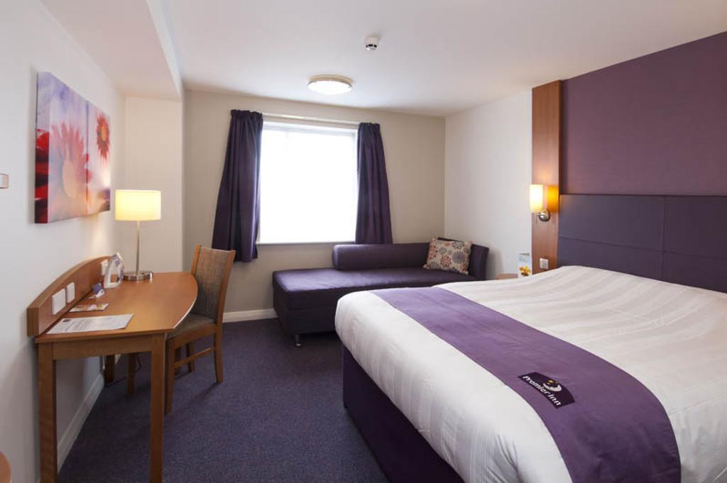 Premier Inn Glenrothes Bagian luar foto