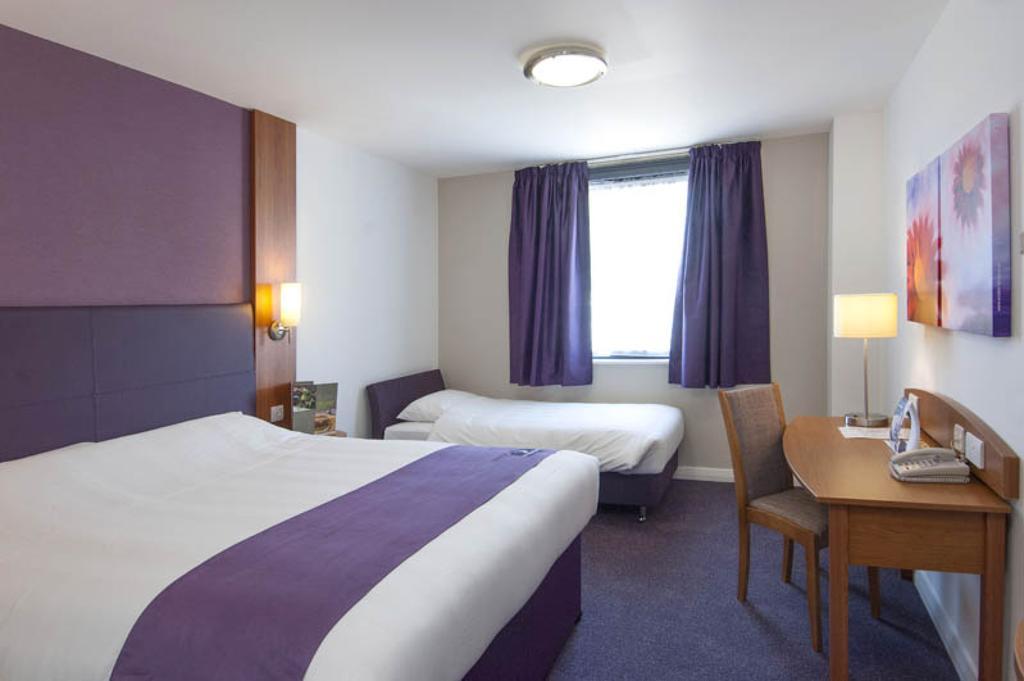 Premier Inn Glenrothes Bagian luar foto
