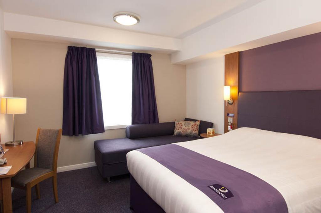 Premier Inn Glenrothes Bagian luar foto
