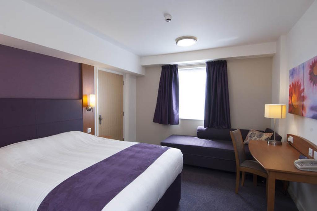Premier Inn Glenrothes Bagian luar foto